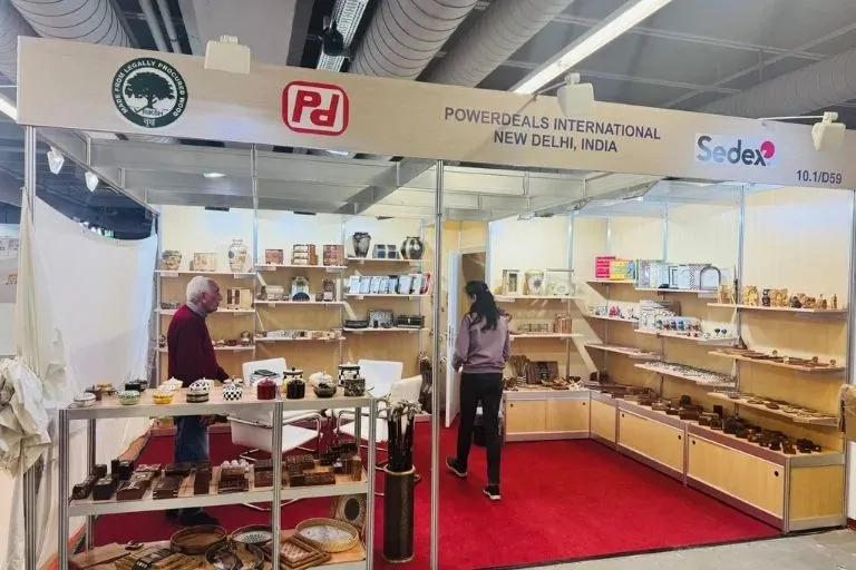 Exhibition stall fabrication with large format graphics