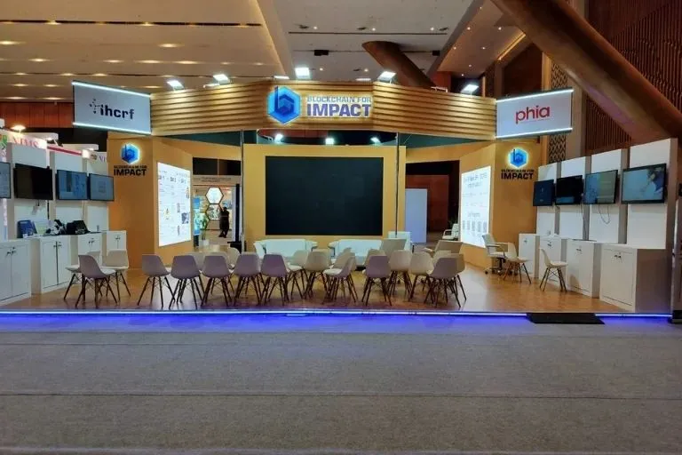 Trade show booth design with open and welcoming layout